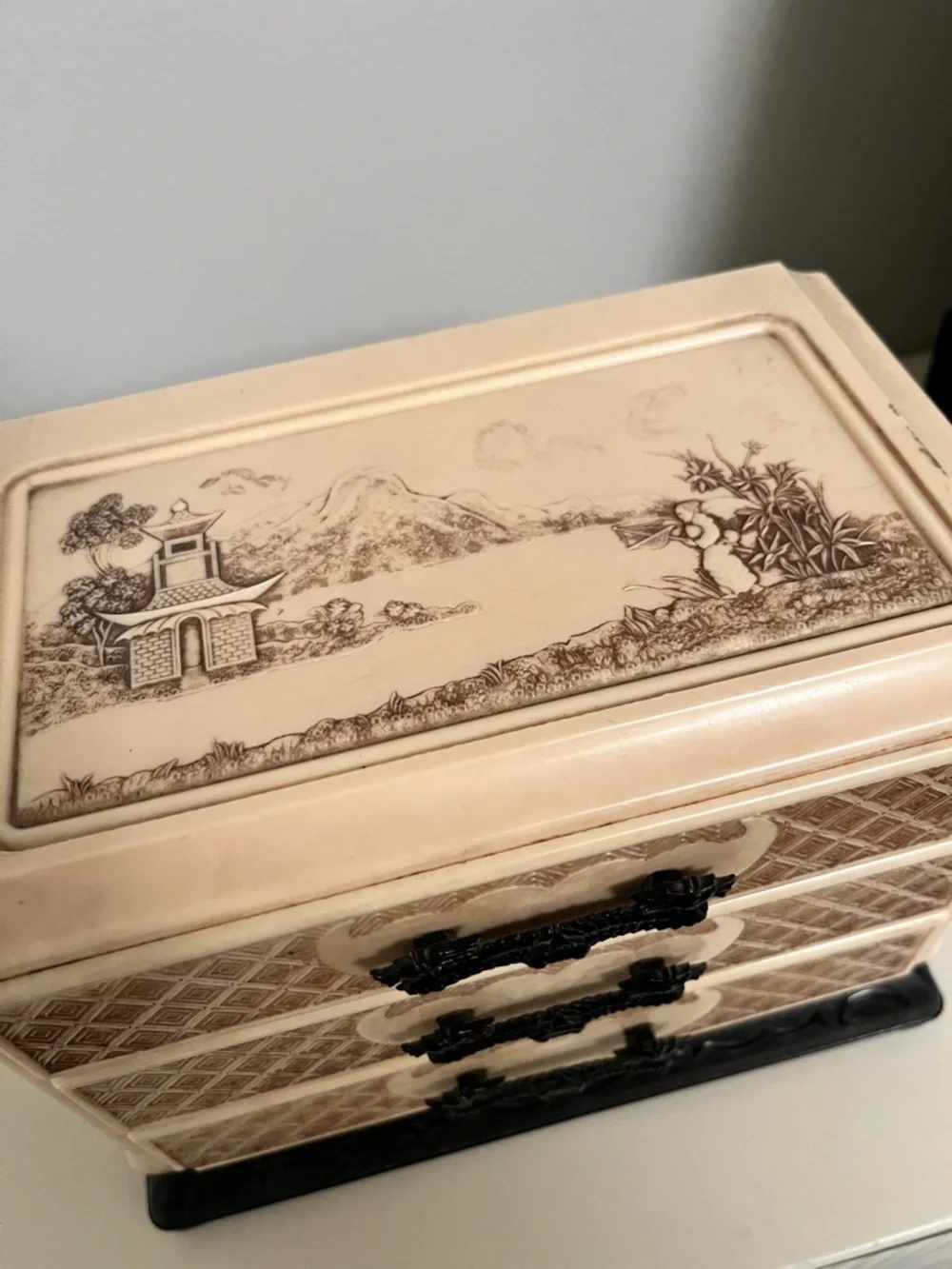 1950s Beige Plastic Jewelry Box